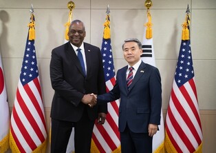 (2nd LD) Pentagon chief stresses 'unwavering' security commitment to S. Korea, reassures full 'extended deterrence'