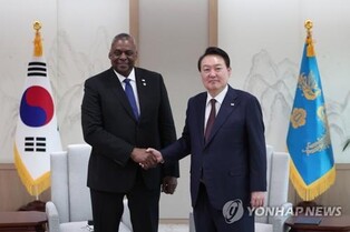 Yoon calls for effective extended deterrence during meeting with U.S. defense chief