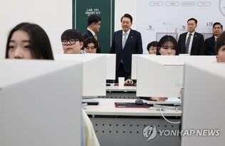 Yoon says nurturing talented people in science is critical for survival