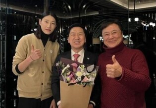 PPP leadership contender draws fire for posting controversial photo with celebrities