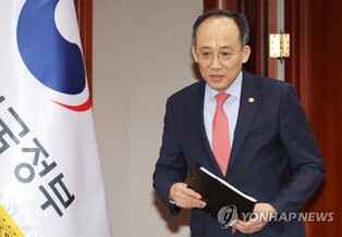 Export slump to continue through H1; inflation to slow in H2: finance minister