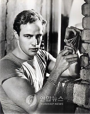 말런 브랜도가 쓴 '이별 편지' 경매에…예상가 1천800만원