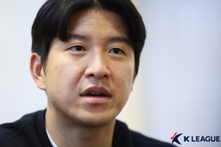 Well-traveled veteran encourages young footballers to pounce on overseas opportunities