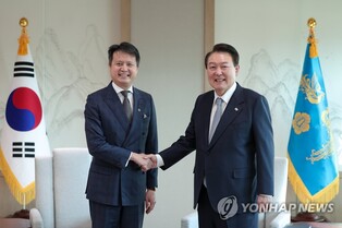 Yoon holds meeting with chief of U.N. patent agency