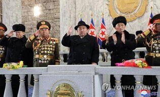 (4th LD) N. Korean leader attends military parade; ICBMs on display