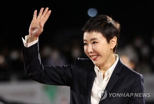 '강수연, 영화롭게 오랫동안' 1주기 행사 다채…추모집·상영전