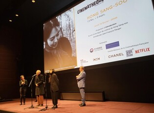 佛회고전 찾은 홍상수 "주어진 순간에 반응하며 만든 영화들"