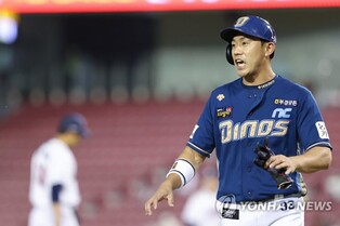 Free agent outfielder dealt in sign-and-trade