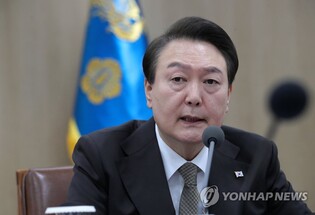 (LEAD) Yoon says will freeze public utility fees in first half of year