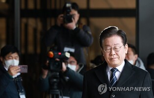 Prosecutors seek arrest warrant for opposition leader