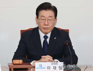 (LEAD) DP leader slams Yoon gov't as 'prosecution dictatorship' over arrest warrant