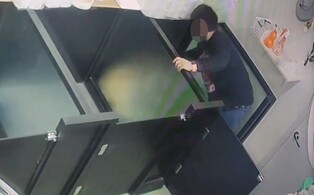 '반려견 밟고 내던지고…' 청주 애견카페 업주 학대혐의 수사