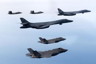 (LEAD) S. Korea, U.S. hold joint air drills after N. Korea's ICBM launch