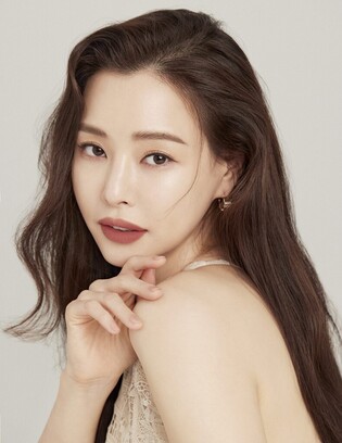 Lee Ha-nee to play the lead in MBC's new historical drama 'Flower Blooming at Night'