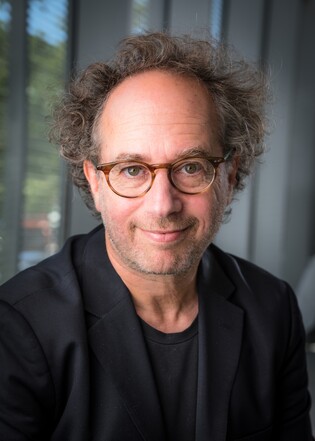 '미래의 오페라' 만드는 작곡가 마코버 "내 음악의 영감은 연결"