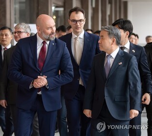 S. Korea's defense minister visits Polish arms company in Warsaw