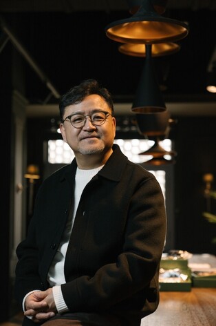 Director Lee Won-tae of 'The Devil's Deal' "It is human nature to hanker for power'