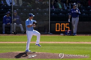 마차도, MLB 피치 클록 첫 위반…타격 준비하다가 스트라이크