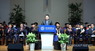 Yoon vows to create freer, fairer society for new graduates