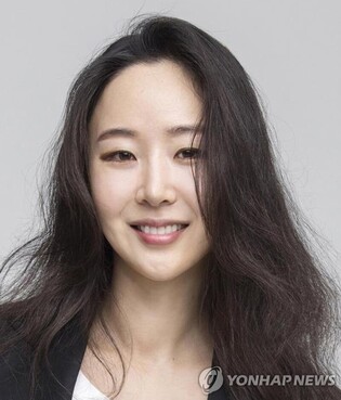 Billboard includes ADOR's Min Hee-jin under '2023 Woman In Music'