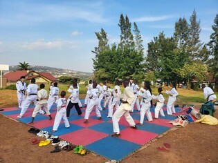 "태권도복 입고 봉사하면서 한국을 알리겠습니다"