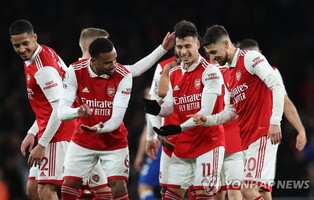 아스널, 에버턴 4-0 완파하고 EPL 선두 질주…2위와 승점 5 차이