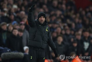'FA 16강 탈락' 토트넘 수석코치 "큰 기회 놓쳐…팬들에게 사과"