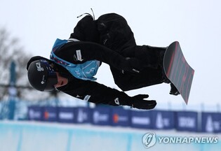 S. Korean teen snowboarder Lee Chae-un wins world title in halfpipe