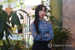 이슬아 작가 "법 바뀌면 삶도 달라져…제 글이 더 정치적이길"