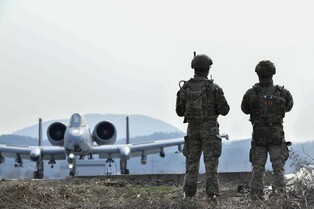 (LEAD) S. Korea, U.S. hold joint emergency runway drills