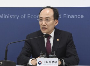 Inflation may fall below 4 pct starting Q2: finance minister