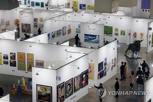 부산국제화랑아트페어, 관람객은 늘고 매출은 감소