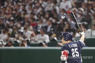 (WBC) S. Korean catcher keeps rewriting narrative with bombs