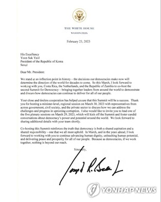 (LEAD) Biden asks Yoon to lead plenary session in upcoming democracy summit