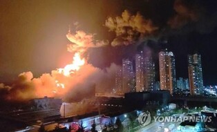Large fire engulfs tire plant in Daejeon; no serious injuries reported