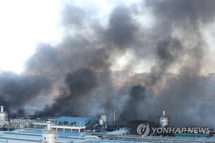(2nd LD) Large fire engulfs tire plant in Daejeon; no serious injuries reported