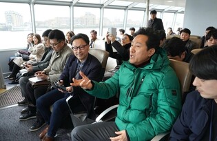 Seoul Mayor Oh in London says will consider running water buses along Han River