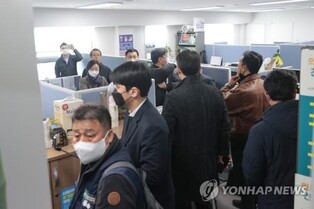 (LEAD) Police raid construction union office over alleged illegalities