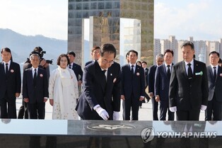 PM honors victims of 1960 pro-democracy uprising in Masan