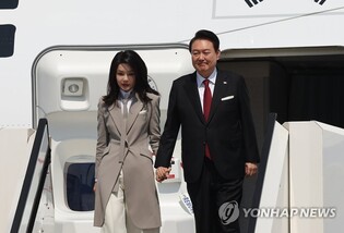 (3rd LD) Yoon arrives in Japan for summit with Kishida