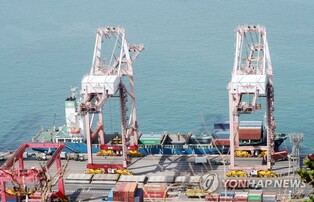 (LEAD) Economic slowdown persists on weak exports, biz sentiment: finance ministry