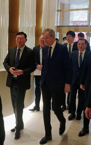베르나르 아르노 LVMH 회장, 신동빈 롯데 회장 만나 협업 논의