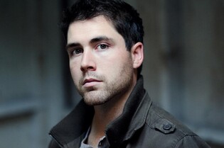 웨이브, 美 '옐로우스톤' 작가와 한국전쟁 종군기자 드라마 제작