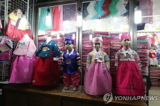 경희대 국제교육원, 25개국 외교관들에게 한복 입기 가르친다