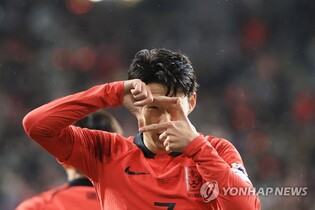 Captain Sonny scores 1st goals in Klinsmann era