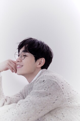 Lee Seok-hoon to host music show ‘Stage of the Month’