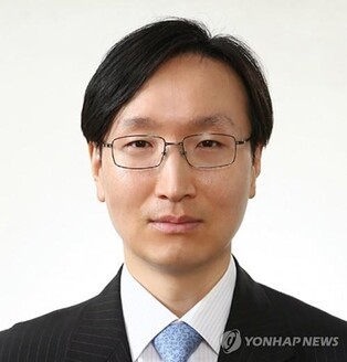 Yoon replaces foreign affairs secretary