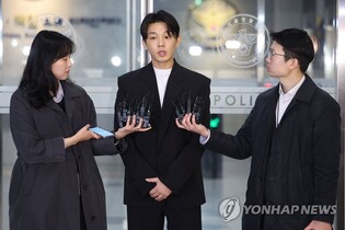 (LEAD) Actor Yoo Ah-in questioned over alleged drug use