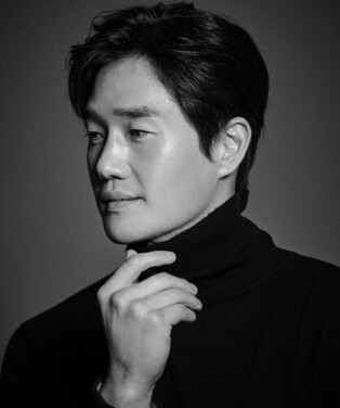 Actor-cum-director Yoo Ji-tae gives hand to Chung-Ang Univ’s first independent film festival