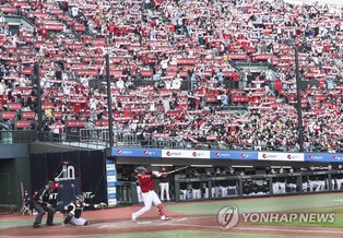 KBO creates new fielding award to recognize defense